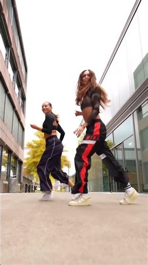 BEST SHUFFLE GIRL DANCE MUSIC VIDEO 2025 ON A VIRAL TIKTOK SONG❤️