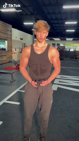 Natty problems 😪 looking small af. Follow me on Instagram - Kiernanfagan #fyp #viral #gains #fitness #natty