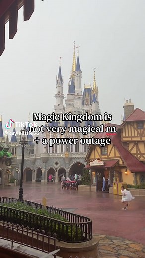 Magic Kingdom Orlando weather: power outage and rain at Magic Kingdom