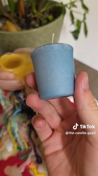 Part 24 of the drip candle! Yellow down, few drips, blue up. #candle #dripcandle #yankee #blue #wax