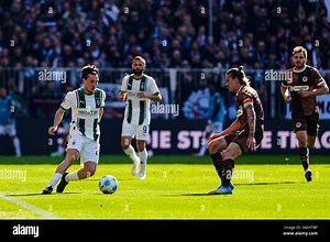Hamburg, Deutschland. 06th Apr, 2025. Rocco Reitz (Borussia Moenchengladbach, #27), Jackson Irvine (FC St. Pauli, #07) GER, FC St. Pauli vs. Borussia Moenchengladbach, Fussball, Bundesliga, Spieltag 28, Saison 2024/25, 06.04.2025 DFL REGULATIONS PROHIBIT ANY USE OF PHOTOGRAPHS AS IMAGE SEQUENCES AND/OR QUASI-VIDEO Foto: Eibner-Pressefoto/Marcel von Fehrn Credit: dpa/Alamy Live News Stock Photo - Alamy