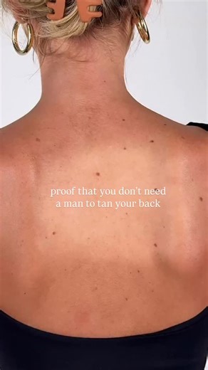 We’ve got your back 😉 Do you have our Easy To Reach Back Applicator? 💗 ✨ Quick & easy to clean ✨ Sponge applicator ✨ Ergonomic design ✨ Conveniently folds away for travel and storage #tanninghacks #tanningtips #tanningtutorial | Loving Tan