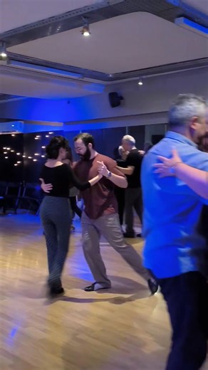 Practica! #tango #tangoargentino #αθηνα #τάνγκο #tangolearning #tangovideos #αθηνα #tangotips #τανγκομαθηματα #tangolessons #tangomas #learntango #τανγκοαθηνα | Tango mas