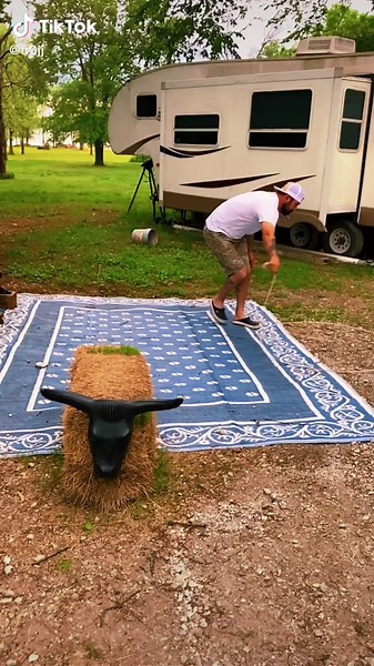 Stand under my umbrella☂️⛱☔️🌂 #fyp #foryou page #teamroping #heeler #trickroping #ROMWEGetGraphic