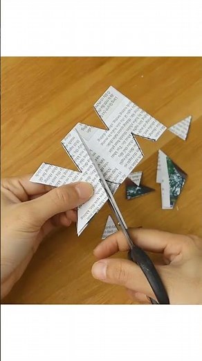 How to make a paper star tree topper #diy #cristmasdecor #christmas