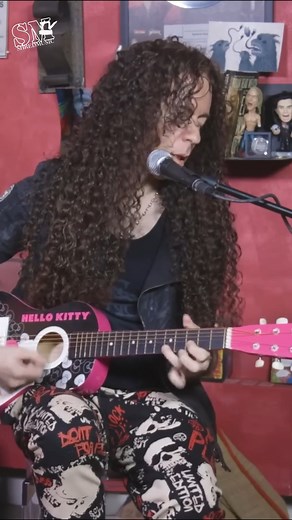 Marty Friedman Plays Hello Kitty Guitar #acousticguitar #hellokitty #martyfriedman | Shred Music TV