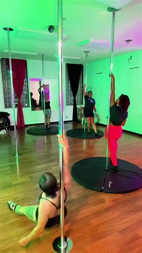 Happy to Announce 📣 “Tricks W/ Mulah” @polesandpolish was a success✨ Thank you ladies for showing up and giving it your all. If you need help with a trick or would love to learn. Book Now‼️ #fyp #mulahtakeover #polelessons #poleclass #booknow