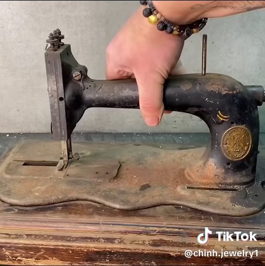 1882 SINGER Sewing Machine Restoration Journey