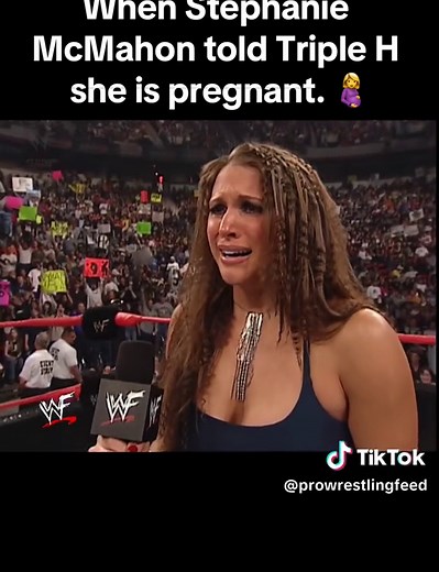 Stephanie McMahon Tells Triple H She's Pregnant