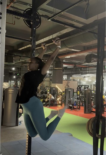 Mastering CrossFit Kipping Pull-Ups for Strength