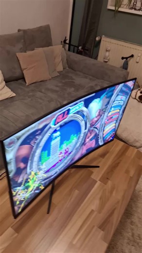 Gaming Monitor mit curved 1800R Display für ein moderneres Setup. Mit bis zu 180 Hz Bildrate und nur 1 ms Reaktionszeit eignet er sich perfekt für Gaming. Verschiedene Größen bis zu 34 Zoll bieten viel Bildschirmfläche. Durch die VESA-Halterung kannst du dein Setup flexibel erweitern. #tiktokmademebuyit #gaming #pc #gamingsetup #monitor