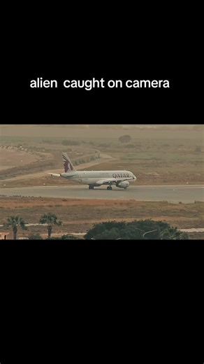 #alien #caughtoncamera #qatarairways #larnaka | alien