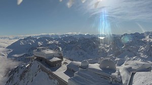 ✨🏔️ Une journée au sommet 🏔️✨ Plongez dans la magie du Pic du Midi avec ce timelapse captivant qui vous emmène à travers une journée complète au sommet ! 🎥😍 Du lever du soleil aux étoiles scintillantes, découvrez la beauté changeante de notre cher Pic du Midi ; chaque instant est une invitation à contempler la splendeur de la nature qui nous entoure. 🙏 | Pic du Midi
