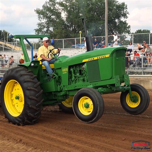 John Deere 4020 Getting it done!! 💪💪 #stock #farmstock #tractorpulling | Farm Stock Tractor Pullers