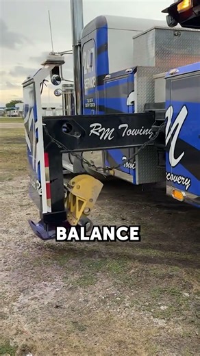 Why This Truck Doesn’t Tip Over? 🤔