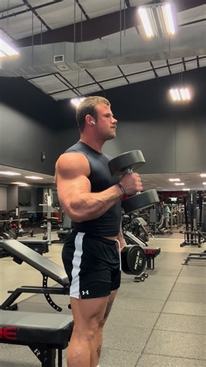 Ben John | Fitness Coach on Instagram: "Another go to for bigger biceps.. 🔨 #fyp #godisgood #classicphysique #bodybuilding #gym #motivation #mensphysique #fitnesscoach"