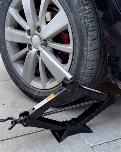 Remove a stuck wheel trick | Magic Hands Creations