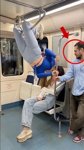 Kiss in Subway 🚇😈