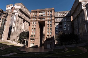 « Hunger Games », « Brazil »… : les Espaces d’Abraxas, jadis prisés du cinéma, aujourd’hui sinistrés