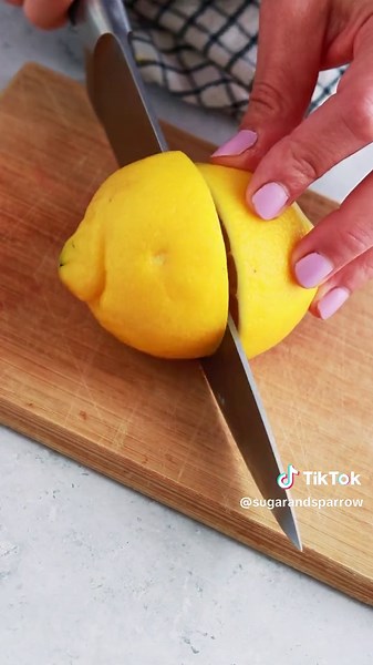 LEMON BUTTERCREAM 🍋✨ I paired this with lemon cake (and YUM) but it works with so many cake/cupcake/macaron/dessert flavors so feel free to get creative! ⁣ Full recipe cake flavor pairing suggestions linked in my bio or at sugarandsparrow.com/lemon-buttercream-recipe/⁣ ⁣ #lemon #lemoncake #frosting #buttercream #lemonfrosting #cakedecorating #bake #cakeideas #cakes #buttercreamcake #fromscratch #cakesoftiktok #lemons