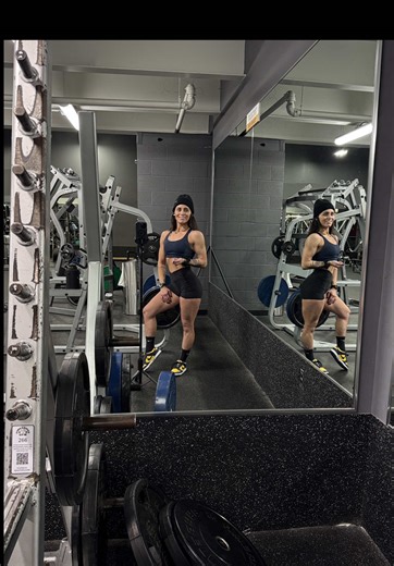 Want muscles? You have to work for it! Challenge yourself🙌 #fitchick #shoulders #girlswithmuscles #back #gymgirl