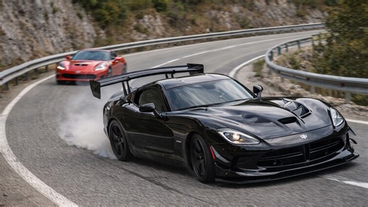 Dodge Viper chases Corvette on mountain roads