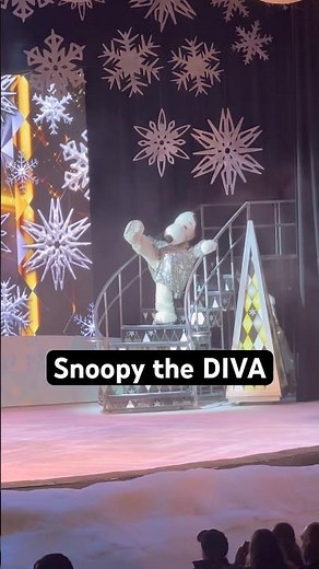 Snoopy the ice skating DIVA! // Knott’s Merry Farm