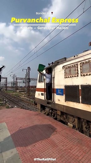 Kolkata - Gorakhpur Mailani Purvanchal Express Departing Bandel Jn 📍 #indianrailways #railway #reels #facebookreel #purvanchal | Abir Mukherjee