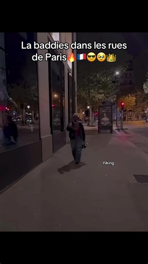 La baddies dans les rues de Paris