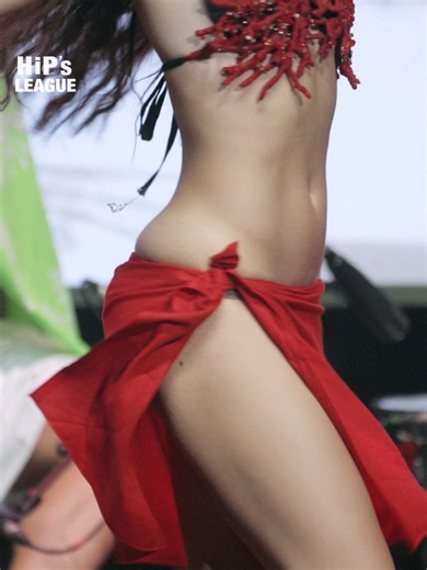 Stunning Tahitian Dance Performance by Salomé