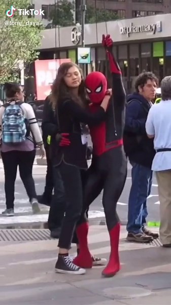 SE IO FOSSI AL POSTO DI ZENDAYA AVREI LE 🦋🦋 NELLO STOMACO #zendaya #tomholland #spiderman #tomdaya #sgip #viral #perte #ZamundaChallenge #fyp