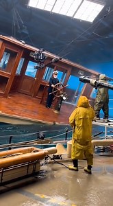 Captain Goes Down With the Bridge 🚢🌊🎬 | Titanic BTS Reality This rare behind-the-scenes footage reveals how filmmakers created the haunting moment where Captain Smith remains on the Titanic’s bridge as the ship floods around him. Instead of digital water, James Cameron’s team built a full-scale replica of the bridge inside a massive water tank. A powerful hydraulic rig tilted the entire structure while industrial pumps unleashed huge waves directly into the set. Actor Bernard Hill stood firml