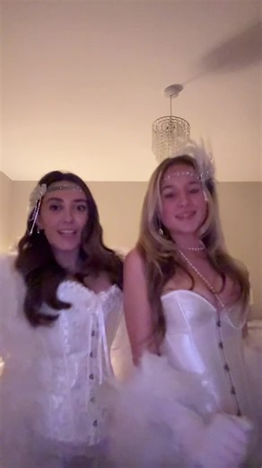 Flapper Girl Costume Ideas for a Spooky Halloween