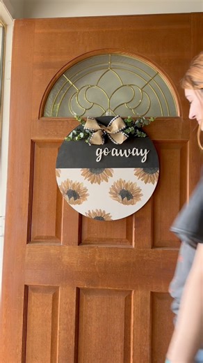 Say hello to the game changing door sign that takes up HALF the space a traditional door sign would. #homedecor #doordecor #darlingdoordecor #home #homedesign #aesthetic #hobbylobby #michaels #target #homegoods #sharktank #innovative #innovation #porch #porchdecor #outwiththeold #inwiththenew #door #doors | Darling Door Decor