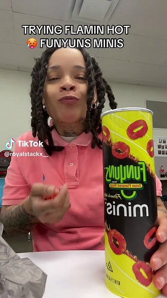 Trying Flamin Hot Funyuns Minis: A Flavor Experience