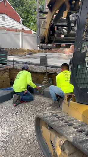 Using PaveTool to lower a retaining wall block
