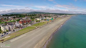 A short clip of Bray seafront looking stunning in the sunshine today. Who's going to #BrayAirShow this weekend? (Watch in HD) | Skycam Ireland