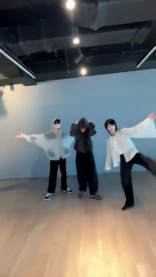 TAEYONG ROCK SOLID with RENJUN and CHENLE