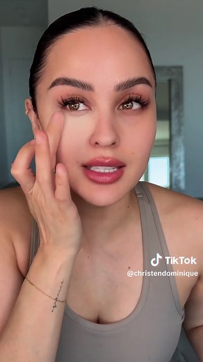 There’s no right or wrong, but I do have my fav ways to apply concealer!😉✨Smooth flawless and bright I got you! Concealer @Dominique Cosmetics Almond milk (lighter shade) Cafe con leche (neutral shade) Setting powder #dominiquecosmetics Smooth & Blur Hydrating powder Beauty Sponge #dominiquecosmetics anti microbial #makeuptips #makeup #makeuptutorial #concealer #makeuphack