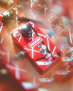 Eddie Van Halen used the MXR Phase 90 to make rock ’n’ roll history. It’s only fitting that he collaborated with the MXR design team to create a custom version that gives you the same great spacey swirls and hypnotic warbles that can be heard on some of his most iconic tracks. The Script switch lets you instantly toggle between a vintage, Script Logo phase tone and a more modern, in-your-face Block Logo phaser. Plus, the EVH 90 sports the greatest graphics in the history of rock: the red, white,