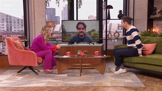 102K views · 447 reactions | There’s a convincing phishing scam hitting EE customers, one that almost caught out our very own Gethin Jones. We’ll explain why these four digits 7726 could be a secret weapon in reporting scam texts. To watch this with subtitles, go to BBC iPlayer and search for Morning Live from 17/10/2025. | BBC Morning Live | Facebook