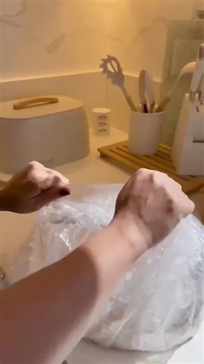 🖍️🎨 Conjunto de lápis infantil pra desenhar qualquer coisa que der na telha: rabisco torto, boneco sem braço, sol verde e casa voadora 🤪💖 Aqui vale tudo: desenhar bobeira, inventar moda e rir do resultado 😂✨ Porque infância boa é aquela cheia de bagunça criativa, imaginação solta e muita diversão 🌈💫 Arte sem regra, sem certo ou errado — só alegria e lápis pra todo lado 🖍️😜 #bobeira #bagunçacriativa #infanciafeliz #rabiscos #imaginação diversão criança ❤️🖍️ Link nos comentários! Ou come