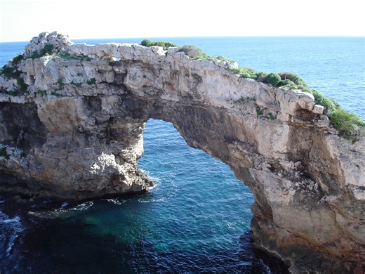 Sam Richard Climbing Chris Sharma's Famous Deep Water Solo Es Pontas 5.15a - Gripped Magazine