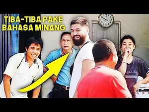 Dutchman Pranks People In Padang's Old Town