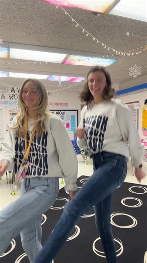 Friday morning dance party in 1st grade 💃🪩 #fyp #teachersoftiktok #firstgrade #teachertok #teachersontiktok