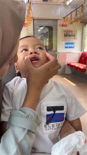 Arshaka hit his head on the train window #shorts #epanchannel #minivlog