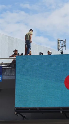 Revolt Bike on Instagram: "Abang Bomba grabbed him just in time. Heroes of the day👍Grab unlimited ads by abang Bomba?😲 Jalan Scotland 12:41pm Dec19 #LivedSaved #BombaRescue @grabmy @bombamalaysia_official"