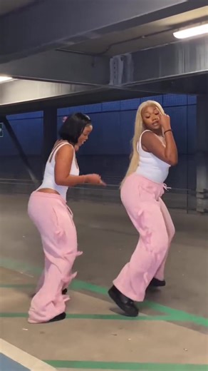 Favorite move? comment below 👇🔥 #Mood #fyp #viral #reels #dance #dancechallenge #amapiano #goodvibes #trending #rwandatiktok🇷🇼 #southafricatiktok🇿🇦 #ghanatiktok🇬🇭 #kenyantiktok #ugandatiktok #tiktok #tiktoktrend #vibes #explore #loveyourself #choreography