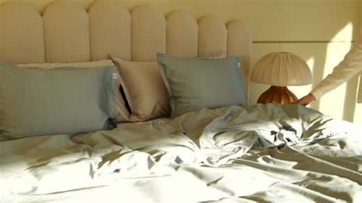 Advent Calendar No. 2🎄 Regency Lee made the list, and trust us, this is a deal you don’t want to miss. We spend a third of our lives sleeping, so make it extraordinary. Crafted from 100% Supima® cotton sateen, Regency Lee delivers hotel-level dreams, perfected over 16 years. Sleep, but make it luxury. ✨ | Home of ESS