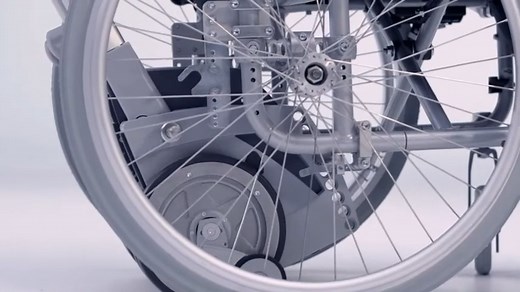 Le Scalamobil, le premier monte-escalier reconnu en France, équipé de la fonction IQ brevetée pour une sécurité inégalées. Grâce à son dispositif sensoriel de sécurité, le Scalambil vous offre une expérience de montée des escaliers sur mesure. La fonction IQ permet une programmation individuelle de la géométrie de vos escaliers, prenant en compte le centre de gravité, le fauteuil roulant, ainsi que le poids de l'utilisateur. Chaque déplacement est ainsi optimisé pour garantir une sécurité maxima